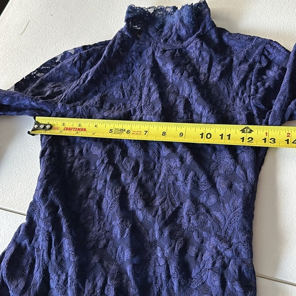 Moda international lace dress - Picture 4 of 9